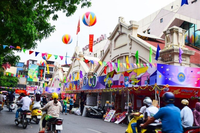 Dong Xuan Market