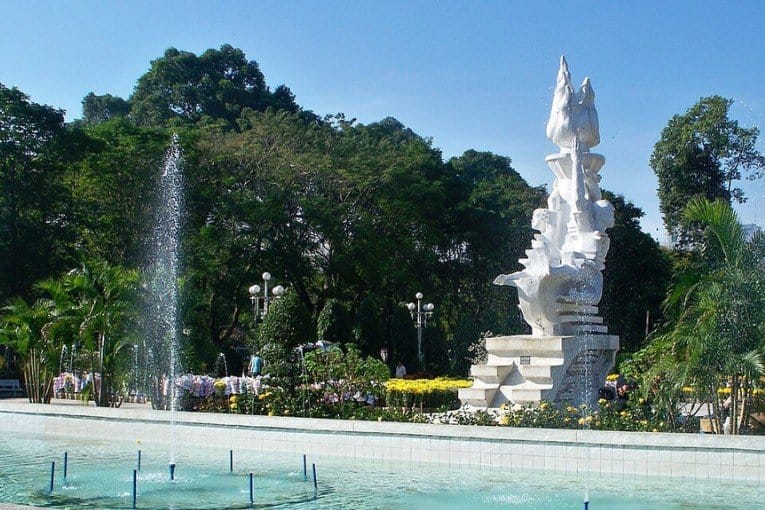 Le Van Tam Park