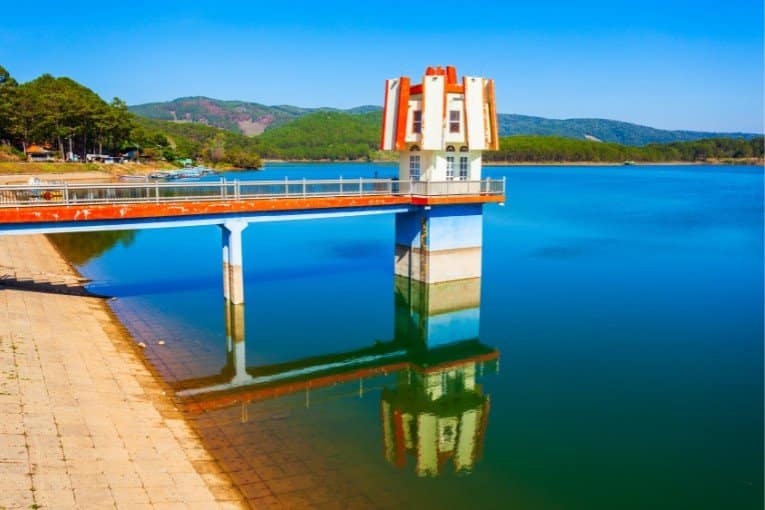 Tuyen Lam Lake