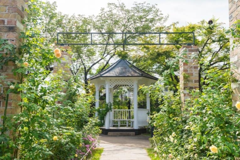 Harbor View Park (Minato-no-Mieru Oka Koen)