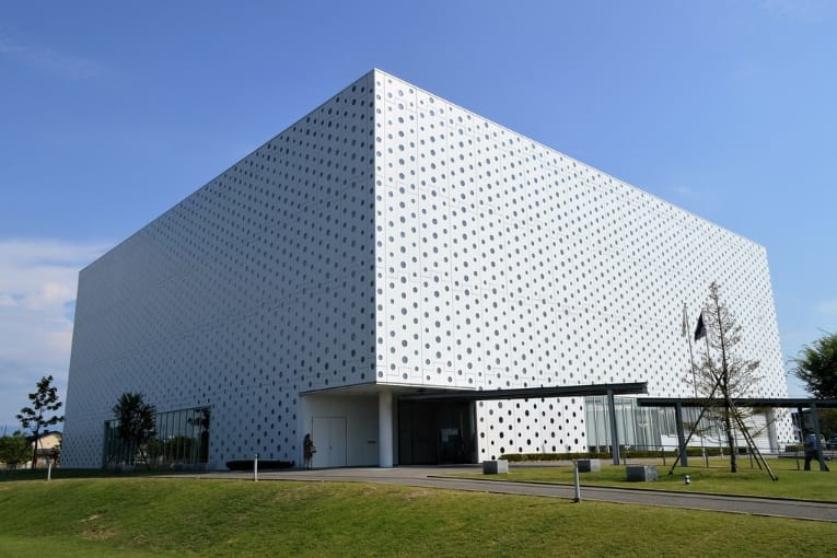 kanazawa umimirai library